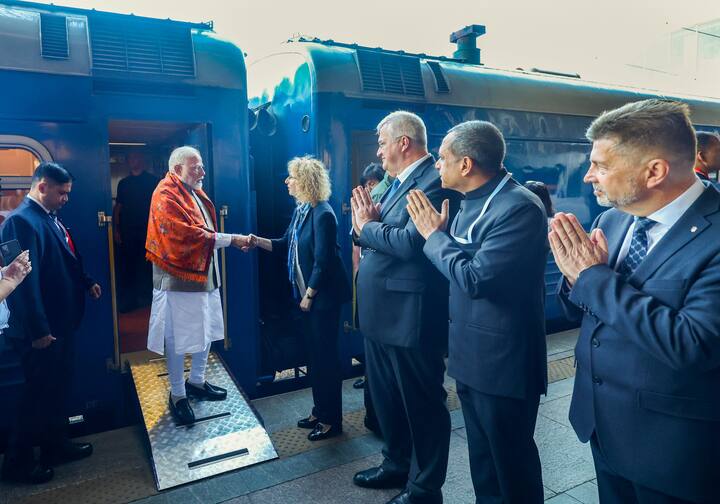 भारतीय पीएम नरेंद्र मोदी की यूक्रेन के राष्ट्रपति के साथ अकेले में और फिर प्रतिनिधिमंडल स्तर की बातचीत होगी.