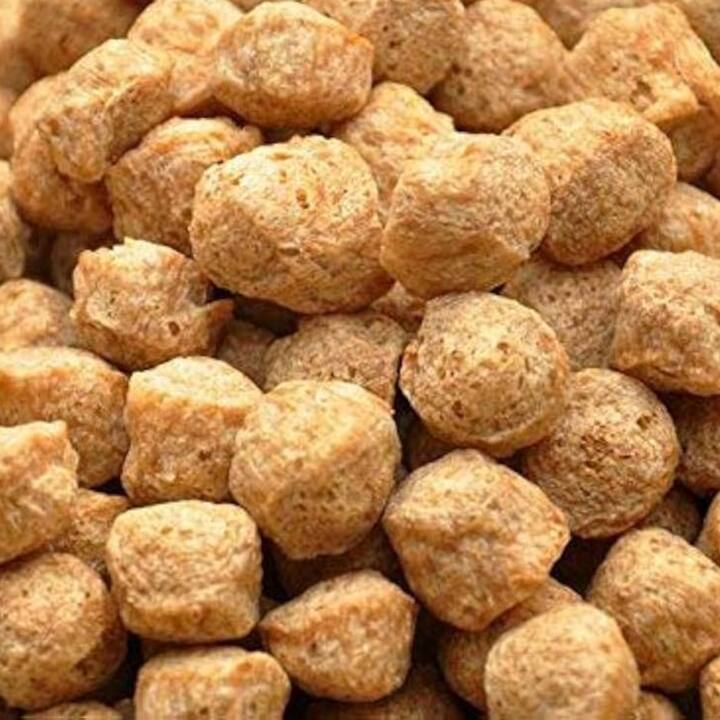 ਸੋਇਆਬੀਨ ਭੋਜਨ ਰੋਟੀ ਦੇ ਪ੍ਰੋਟੀਨ ਨੂੰ ਕਈ ਗੁਣਾ ਵਧਾ ਦਿੰਦਾ ਹੈ। ਸੋਇਆਬੀਨ ਦੇ ਬੀਜਾਂ ਨੂੰ ਪੀਸ ਕੇ ਬਰੀਕ ਪਾਊਡਰ ਬਣਾ ਲਓ। ਇੱਕ ਚੌਥਾਈ ਮਾਤਰਾ ਵਿੱਚ ਕਣਕ ਦੇ ਆਟੇ ਦੇ ਬਰਾਬਰ ਮਿਲਾਓ।