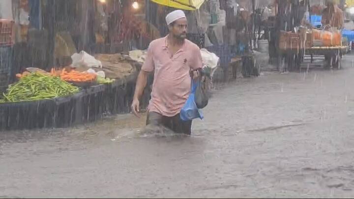 दमदार पावसामुळे शहरातील सखल भागांमध्ये पाणी साचले आहे.