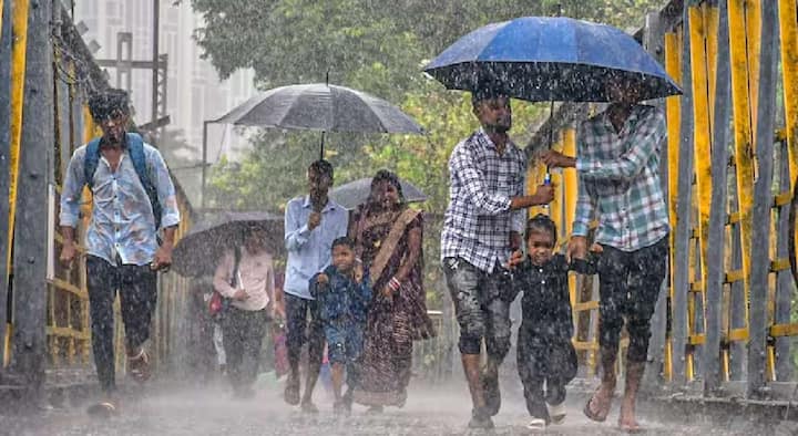 Bhiwandi News : राज्यातील बहुतांश भागात आज दमदार पावसाने झोडपून काढलंय. अशातच भिवंडी शहर आणि ग्रामीण भागात देखील दुपारपासून मुसळधार पावसाने जोरदार हजेरी लावलीय.