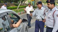 बिना बात के सड़क पर लगा है ट्रैफिक जाम? इस नंबर पर पुलिस को दें जानकारी