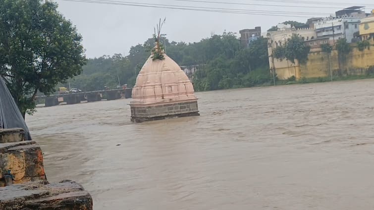 MP Rain News Bhadbhada Kaliyasot Dam gate open due to Flood Shipra River Ujjain Flood ANN एमपी में आफत की बारिश! खोले गए कालियासोत-भदभदा डैम के गेट, उज्जैन में शिप्रा नदी का दिखा रौद्र रूप