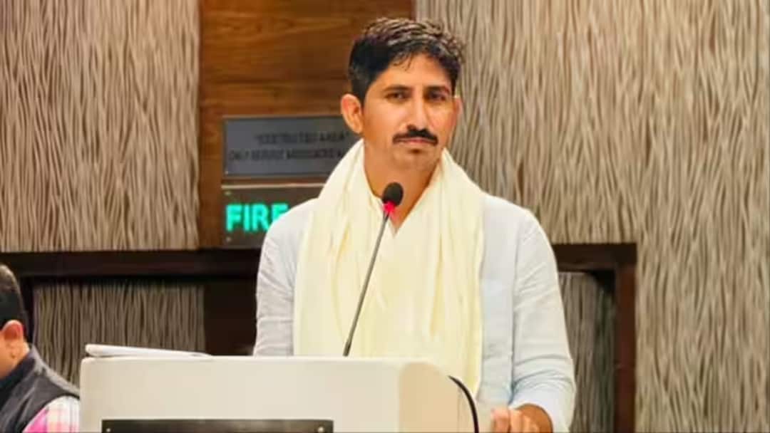 Rajasthan MP Rajkumar Roat Reaction on Bharat Adivasi Party MLAs joining Shiv Sena speculation सांसद राजकुमार रोत ने किसे दी FIR की धमकी? कहा- 'BAP की बढ़ती लोकप्रियता से...'