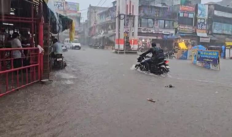 heavy moderate rain forecast gujarat next three hours nowcast Rain Alert: આગામી 3 કલાકમાં 15 જિલ્લામાં ભારેથી અતિભારે વરસાદ તૂટી પડશે, હવામાન વિભાગની લેટેસ્ટ આગાહી