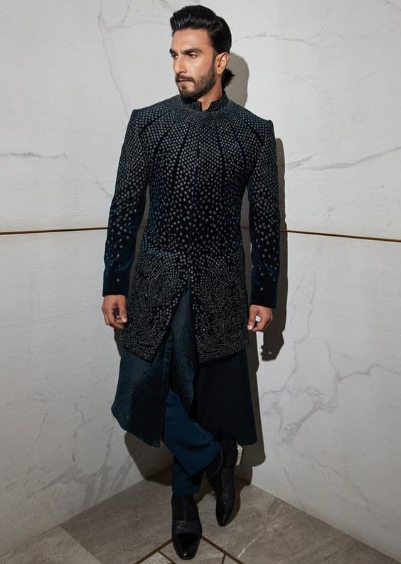 Ranveer is donning a dark blue embellished suit. Those who appreciate elegance would like this ensemble.