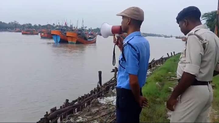 আজ ভারী থেকে অতি ভারী বৃষ্টির সম্ভাবনা রয়েছে দক্ষিণ ২৪ পরগনা, পূর্ব ও পশ্চিম মেদিনীপুর, বাঁকুড়া এবং পূর্ব ও পশ্চিম বর্ধমানে।