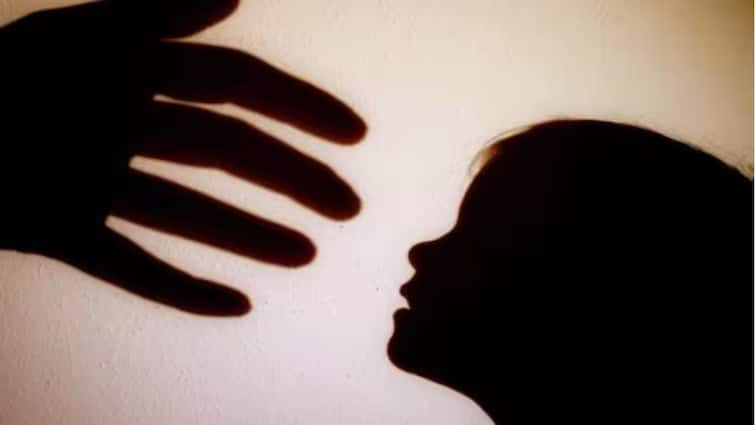 Nashik Crime News 10 year old girl molested by private class teacher Maharashtra Marathi News Nashik Crime News : शिक्षकी पेशाला काळीमा! नाशिकमध्ये खासगी क्लासच्या शिक्षकाकडून 10 वर्षीय मुलीचा विनयभंग