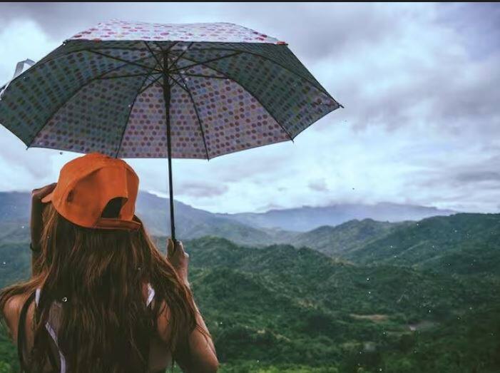 ਜੇਕਰ ਤੁਸੀਂ ਬਰਸਾਤ ਦੇ ਮੌਸਮ ਵਿੱਚ ਕਿਤੇ ਘੁੰਮਣ ਦੀ ਯੋਜਨਾ ਬਣਾ ਰਹੇ ਹੋ, ਤਾਂ ਤੁਹਾਨੂੰ ਯਾਤਰਾ ਦੀ ਯੋਜਨਾ ਬਣਾਉਣ ਤੋਂ ਪਹਿਲਾਂ ਕੁਝ ਗੱਲਾਂ ਦਾ ਧਿਆਨ ਰੱਖਣਾ ਚਾਹੀਦਾ ਹੈ।