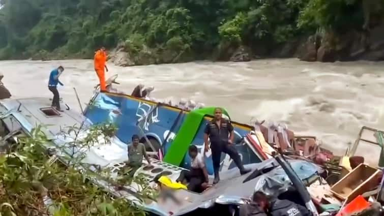 Nepal Bus Accident: death toll at 27 Air Force Plane To Bring Bodies To Nashik Jalgaon Pilgrims Maharashtra Eknath Shinde Nepal Bus Accident: Death Toll Reaches 27, Air Force Plane To Bring Bodies Of Pilgrims Back To Nashik