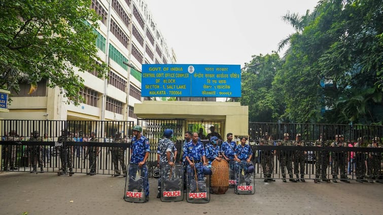 Kolkata Rape Case CBI Questions RG Kar Medical Hospital College Ex Principle Sandeep Ghosh Know details Kolkata Rape Case: Will the real secret be revealed? CBI asked 25 questions of 3 types to Sandeep Ghosh, the entire list is out 