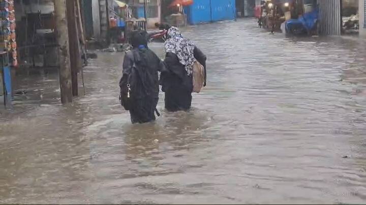 यात भाजी मार्केट, तीन बत्ती, नारपोली, कमला हॉटेल आणि कल्याण नाका या परिसरात  मोठ्याप्रमाणात पाणी साचले आहे.