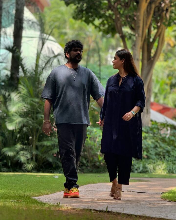 ஒவ்வொரு பெண்ணிற்கும் எப்படி வாழ்ந்து காட்ட வேண்டும் என்ற சிறந்த எடுத்துக்காட்டாக விளங்குகிறார்.
