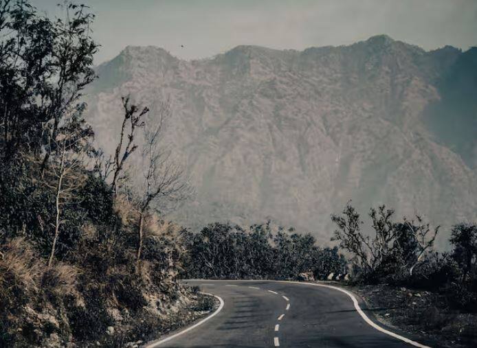 ਦਰਅਸਲ, ਅਸੀਂ ਤਿੰਨ ਰਾਜਾਂ ਦੀ ਰਾਜਧਾਨੀ ਚੰਡੀਗੜ੍ਹ ਦੀ ਗੱਲ ਕਰ ਰਹੇ ਹਾਂ। ਜੋ ਕਿ ਪੰਜਾਬ ਅਤੇ ਹਰਿਆਣਾ ਦੀ ਰਾਜਧਾਨੀ ਹੈ ਅਤੇ ਇੱਕ ਕੇਂਦਰ ਸ਼ਾਸਤ ਪ੍ਰਦੇਸ਼ ਵੀ ਹੈ।