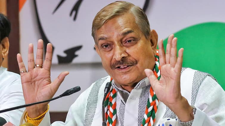 Congress MP Pramod Tiwari Attack on Amit Shah and CM Yogi Adityanath Eat Chyavanaprash memory Weak ANN 'याददाश्त कमजोर है च्यवनप्राश खाएं...', अमित शाह और CM योगी के बयान पर भड़क उठे प्रमोद तिवारी