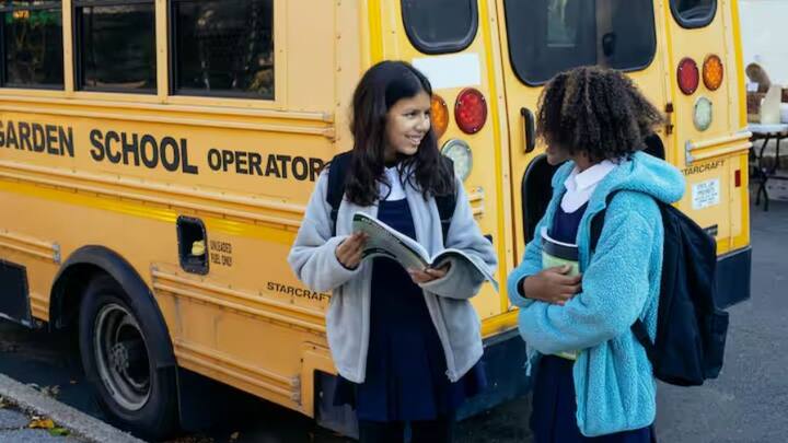 ਅਜਿਹੇ 'ਚ ਕਦੇ ਤੁਹਾਡੇ ਦਿਮਾਗ 'ਚ ਇਹ ਸਵਾਲ ਆਇਆ ਹੈ ਕਿ ਸਕੂਲ ਬੱਸ ਦਾ ਰੰਗ ਪੀਲਾ ਕਿਉਂ ਹੈ? ਆਓ ਪਤਾ ਕਰੀਏ।