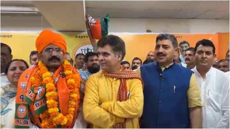 Former ssp mohan lal joins bjp ahead of jammu kashmir assembly elections 2024 Jammu Kashmir Election: पूर्व SSP मोहन लाल BJP में शामिल, विधानसभा चुनाव में मिलेगा टिकट?