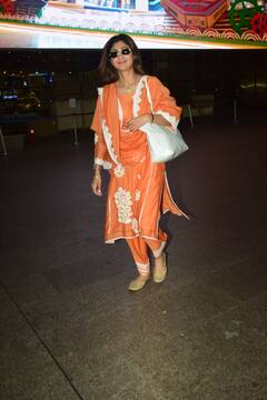 Shilpa Shetty Airport Look: आंखों पर चश्मा...ऑरेंज सूट, एयरपोर्ट पर देसी लुक में स्पॉट हुईं शिल्पा शेट्टी, देखिए खूबसूरत तस्वीरें