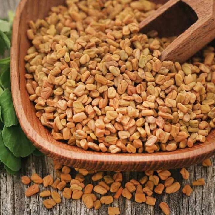 ਮੇਥੀ ਦੇ ਦਾਣੇ ਪਾਉਣ ਲਈ ਇਨ੍ਹਾਂ ਨੂੰ ਕੁਝ ਘੰਟਿਆਂ ਲਈ ਭਿਓ ਦਿਓ। ਫਿਰ ਉਨ੍ਹਾਂ ਨੂੰ ਪੀਸ ਲਓ, ਉਨ੍ਹਾਂ ਨੂੰ ਥੋੜਾ ਜਿਹਾ ਪਤਲਾ ਕਰੋ ਅਤੇ ਉਨ੍ਹਾਂ ਨੂੰ ਆਟੇ ਵਿਚ ਮਿਲਾਓ ਅਤੇ ਰੋਟੀ ਬਣਾਓ।