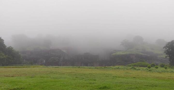 दरवर्षी येथे मोठ्या संख्येत पर्यटक येतात. धबधब्याच्या दिशेने जाणारी वाट मात्र काहीशी बिकट आहे.ती पार करून हौशी पर्यटक दरवर्षी धबधब्याकडे पोहोचतात.