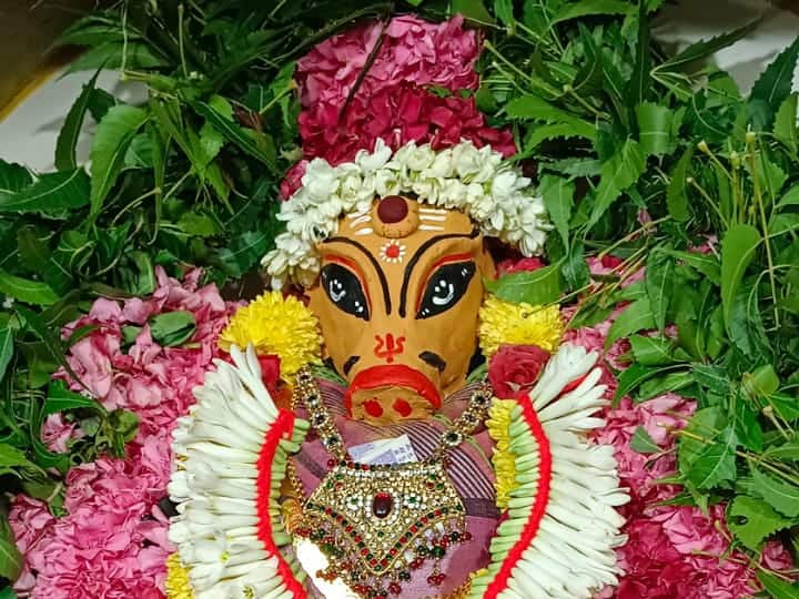 Karur Mini Bus Stand Sri vaarahi  varahi Avani Mata Panchami Tithi Abhishekam கரூர் : வாராகி அம்மனுக்கு ஆவணி மாத தேய்பிறை பஞ்சமி திதியை முன்னிட்டு சிறப்பு அபிஷேகம்.