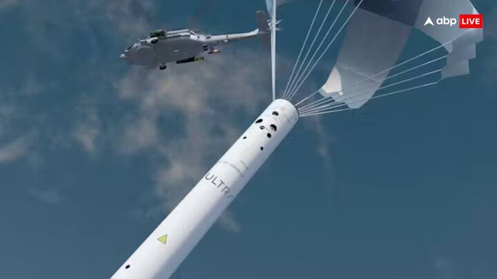 एंटी-सबमरीन वॉरफेयर सोनोब्वाय खास तरह के यंत्र होते हैं, जो समंदर के नीचे और ऊपर चलने वाले किसी भी जहाज या पनडुब्बी को डिटेक्ट करके उसकी पोजिशन, लोकेशन और मूवमेंट की जानकारी देते हैं. इन्हें हेलिकॉप्टर, ड्रोन या किसी भी विमान से पानी के अंदर ड्रॉप किया जा सकता है.