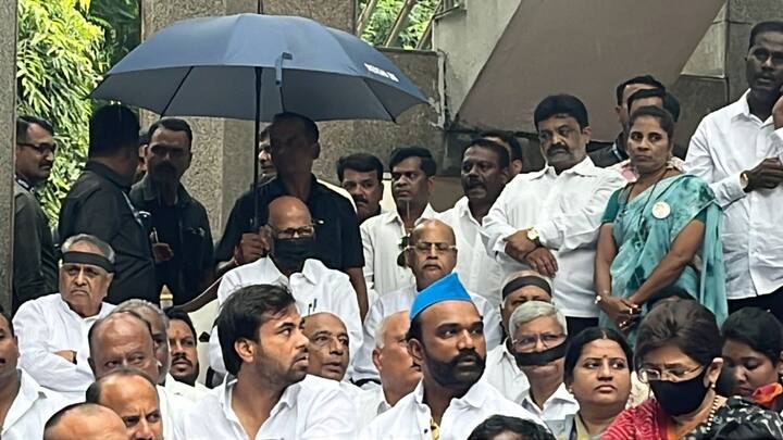 पुण्यात खासदार शरद पवार यांच्या नेतृत्त्वात निषेध आंदोलन होत आहे.