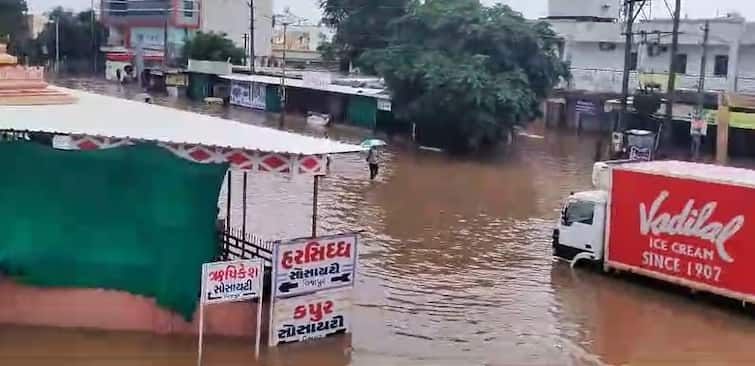 8 inches of rain in four hours in Bijapur of Mehsana Rain: મહેસાણાના વિજાપુરમાં બારેમેઘખાંગા, 4 કલાકમાં 8 ઇંચ વરસ્યો, અનેક વિસ્તાર જળમગ્ન