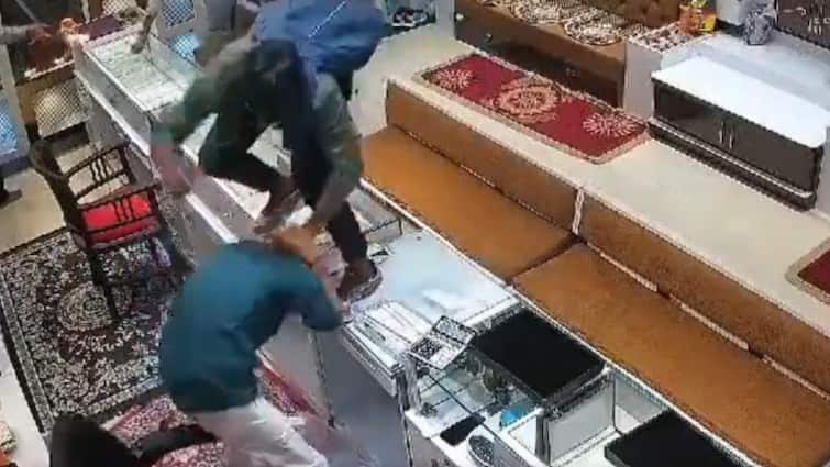 Rajasthan News Armed Youths Rob Bhiwadi Jewellery Shop On Gunpoint Kill Owner Viral Video Rajasthan: 5 Armed Youths Rob Bhiwadi Jewellery Shop On Gunpoint, Kill Owner — Video