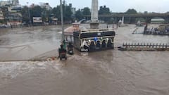 Nashik Rain Update : गोदामाई पुन्हा खळाळली, दुतोंड्या मारुतीच्या कमरेपर्यंत पाणी, पाहा PHOTOS
