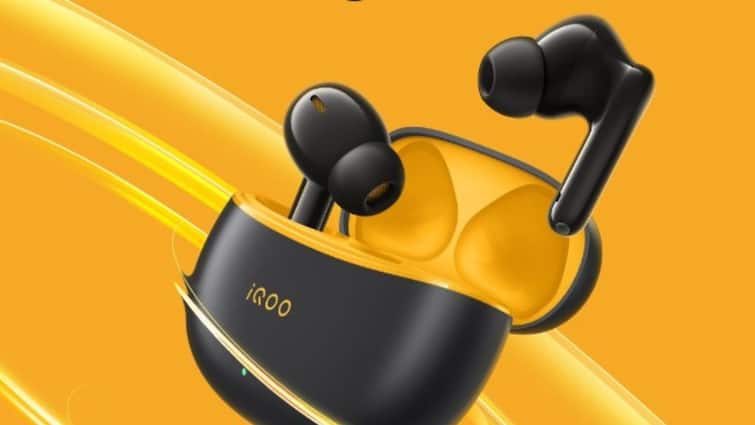 iQOO TWS 1e Launched in India Know the Price and Features iQoo Earbuds: প্রথমবার ভারতে ইয়ারবাডস আনল আইকিউওও সংস্থা, মাত্র ১০ মিনিট চার্জ দিলে চলবে প্রায় ৩ ঘণ্টা