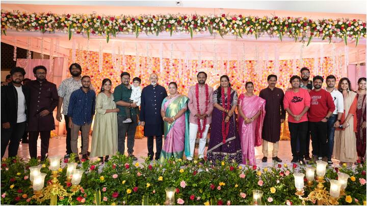 ఇక ఇందులో మెగాస్టార్ చిరంజీవి, నందమూరి బాలకృష్ణ స్పెషల్ అట్రాక్షన్గా నిలిచారు. వీరిద్దరిని ఒకే వేదికపై చూడటంతో నందమూరి, మెగా ఫ్యాన్స్ అంతా పండగా చేసుకుంటున్నారు.