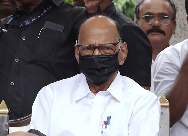 बदलापूरमधील लहान मुलींवरील अत्याचाराच्या निषेधार्थ आज महाविकास आघाडीतर्फे संपूर्ण महाराष्ट्रात निषेध आंदोलन करण्यात आले.