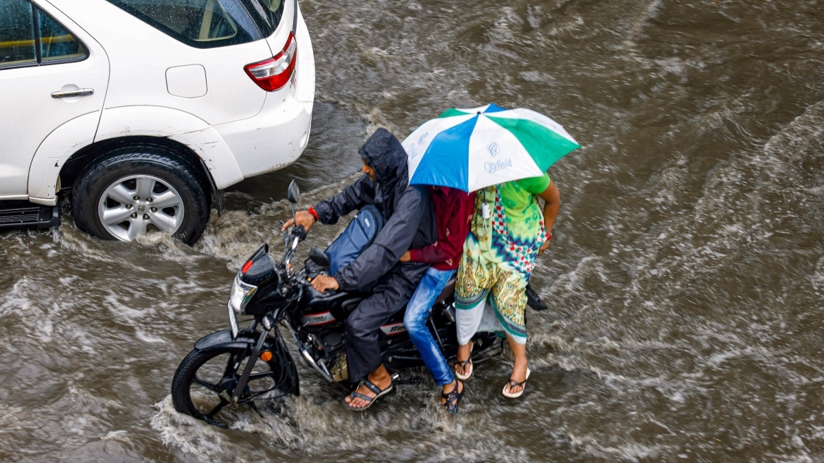 Bihar Weather: औरंगाबाद, रोहतास सहित 5 जिलों में भारी वर्षा की चेतावनी, आपके जिले का क्या है हाल? जानें