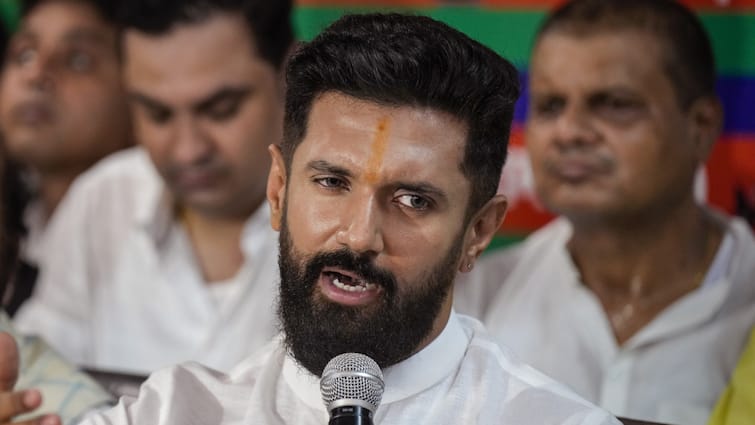 LGPR President Chirag Paswan claims to contest Jharkhand Assembly Election 2024 on 28 Seats Jharkhand Election 2024: कौन जीतेगा झारखंड विधानसभा का चुनाव? चिराग पासवान ने कर दी बड़ी भविष्यवाणी