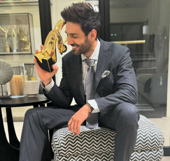 कार्तिक आज सक्सेसफुल स्टार होने के साथ ही करोड़ों की नेटवर्थ के मालिक भी हैं. मिड डे की एक रिपोर्ट के मुताबिक, उनकी टोटल नेटवर्थ 46 करोड़ रुपये है.