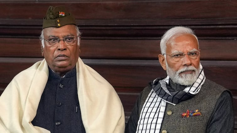 Unified Pension Scheme Congress Accuses Modi Govt Of U-Turns With UPS Alleges Attack On Dalits Tribals OBCs Unified Pension Scheme: Congress Accuses Modi Govt Of 'U-Turns', Alleges Attack On Dalits, Tribals & OBCs