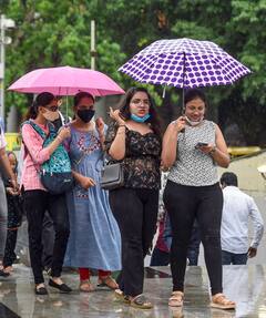 Delhi Weather: दिल्ली में रुक-रुककर बारिश से बढ़ी उमस, क्या गर्मी फिर देगी दस्तक!