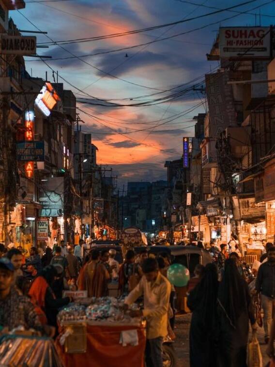 दिल्ली के लोग कितने साल जीते हैं?