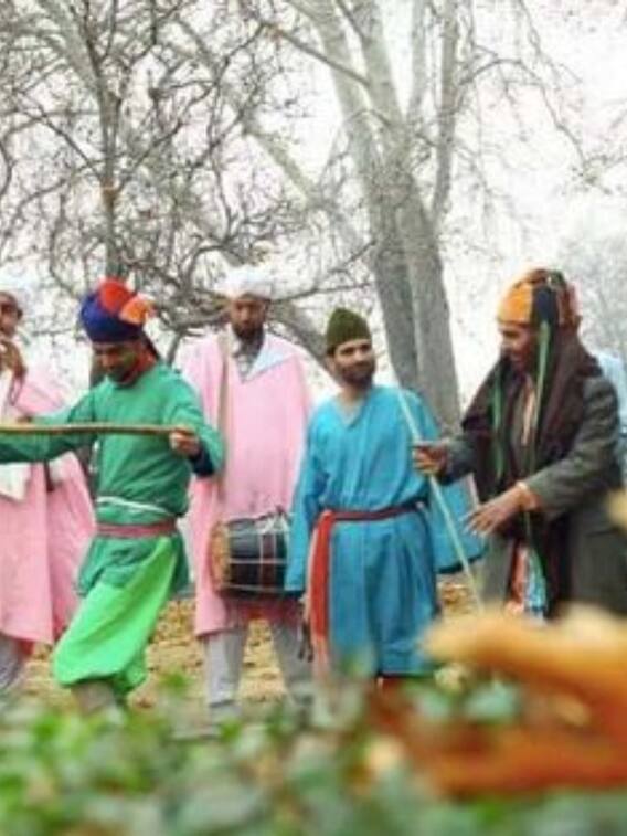 जम्मू-कश्मीर के लोग कितने साल जीते हैं?