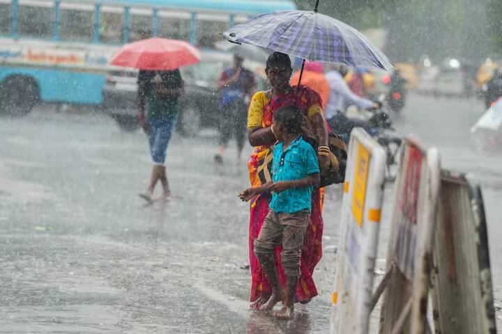 Rain News heavy rainfall forecast in today with this four district in gujarat monsoon update weather news Monsoon: આજે આ ચાર જિલ્લામાં વરસાદ ભૂક્કા બોલાવશે, પડશે અતિભારે વરસાદ, જાહેર કરાયુ રેડ એલર્ટ