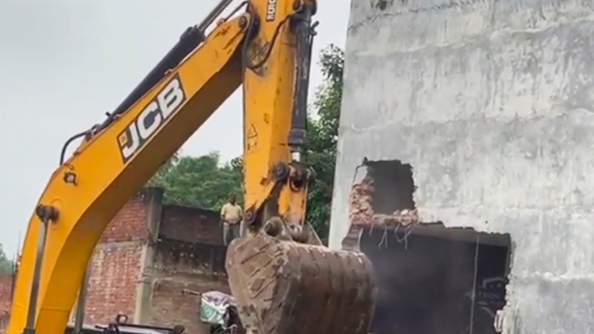 Madhya Pradesh Bulldozer action on rape accused house in Chhindwara