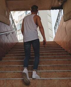 ਰੋਜ਼ਾਨਾ ਪੌੜੀਆਂ ਚੜ੍ਹਨ ਦੇ ਗਜ਼ਬ ਫਾਇਦੇ, ਭਾਰ ਘਟਾਉਣ ਤੋਂ ਲੈ ਕੇ ਦੂਰ ਹੁੰਦੀਆਂ ਕਈ ਬਿਮਾਰੀਆਂ