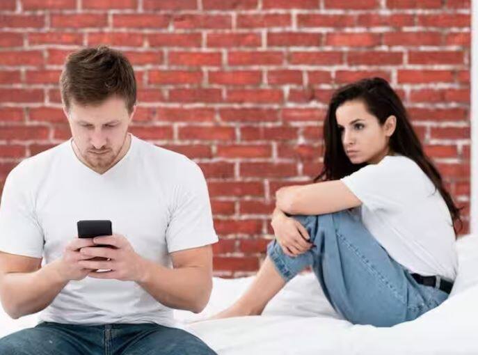 ਇਸ ਤੋਂ ਇਲਾਵਾ ਜੇਕਰ ਤੁਸੀਂ ਲੰਬੇ ਸਮੇਂ ਤੋਂ ਆਪਣੀ ਪ੍ਰੇਮਿਕਾ ਨੂੰ ਸਮਾਂ ਨਹੀਂ ਦੇ ਪਾ ਰਹੇ ਹੋ, ਤਾਂ ਤੁਸੀਂ ਦਫਤਰ ਤੋਂ ਇਕ ਹਫਤੇ ਦੀ ਛੁੱਟੀ ਲੈ ਸਕਦੇ ਹੋ ਅਤੇ ਕਿਸੇ ਲੰਬੇ ਟੂਰ 'ਤੇ ਜਾ ਸਕਦੇ ਹੋ।