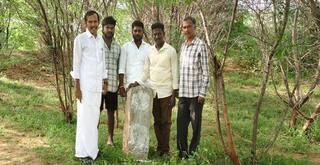 Sivagangai stone with elephant symbol found by Sivagangai archaeological team சிவகங்கை: யானை சின்னத்துடன் கூடிய சூலக்கல்.. சிவகங்கை தொல்நடைக் குழுவால் கண்டெடுப்பு..