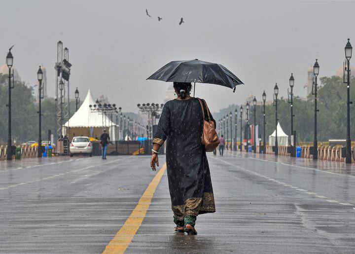 मौसम विभाग के मुताबिक न्यूनतम तापमान 25.4 डिग्री सेल्सियस दर्ज किया गया जो मौसम के औसत तापमान से एक डिग्री कम था.