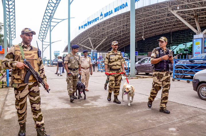 केंद्रीय औद्योगिक सुरक्षा बल म्हणजेच सीआयएसएफमध्ये लवकरच कॉन्स्टेबल फायरमन पदासाठी 1130 जागांवर भरती होणार आहे. यासाठी अर्ज दाखल करण्यास 30 ऑगस्टपासून सुरुवात होणार आहे.