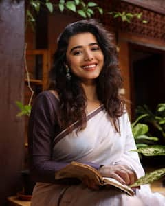 Ketika Sharma: రొమాంటిక్ కేతిక శర్మ చీర కట్టింది.. వైట్ శారీలో ఎంత ముచ్చటగా ఉందో చూడండి!