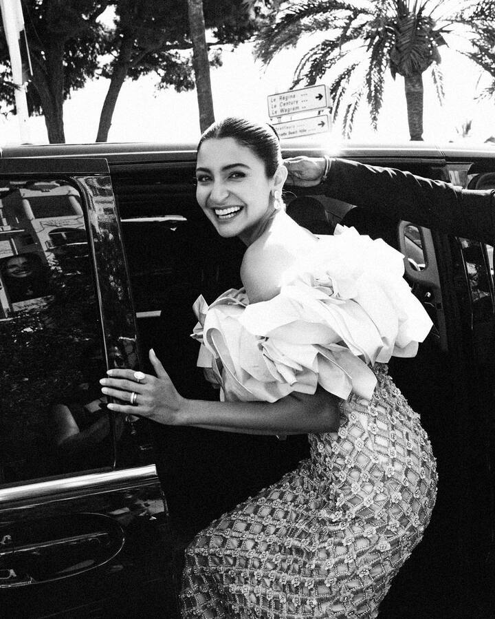 एक्ट्रेस अनुष्का शर्मा बहुत कम इंस्टाग्राम पर एक्टिव होती हैं फिर भी इनके 68.5 मिलियन फॉलोवर्स हैं.