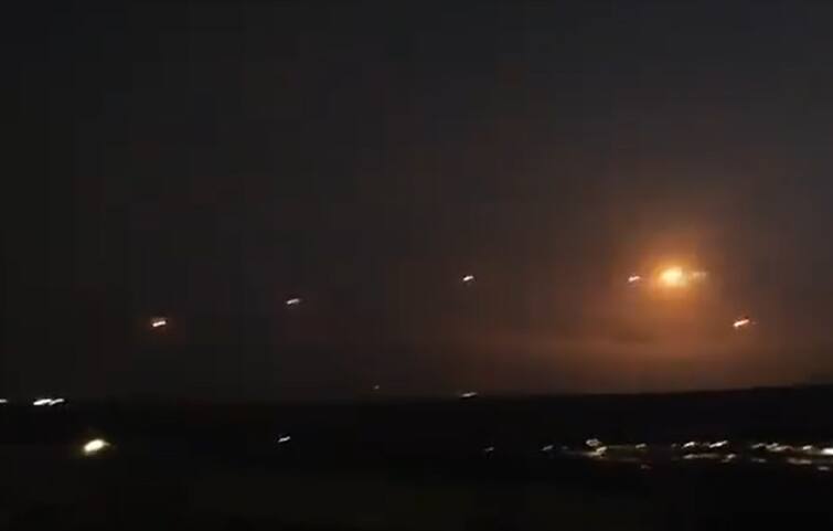 Israel Hezbollah War Lebanon fired 100 rockets towards northern Israel Netanyahu set to convene security cabinet amid pre emptive strikes on Hezbollah Israel Hezbollah War : इजरायल की स्ट्राइक पर भड़का लेबनान, पलटवार में दाग दिए 150 रॉकेट्स! नेतन्याहू लेने जा रहे बड़ी बैठक