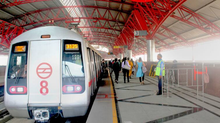 Delhi Metro red line service affected due to theft of wires DMRC दिल्ली मेट्रो की रफ्तार पर ब्रेक, तार चुराने से लाइन में आई खराबी, रेड लाइन पर सेवाएं  प्रभावित